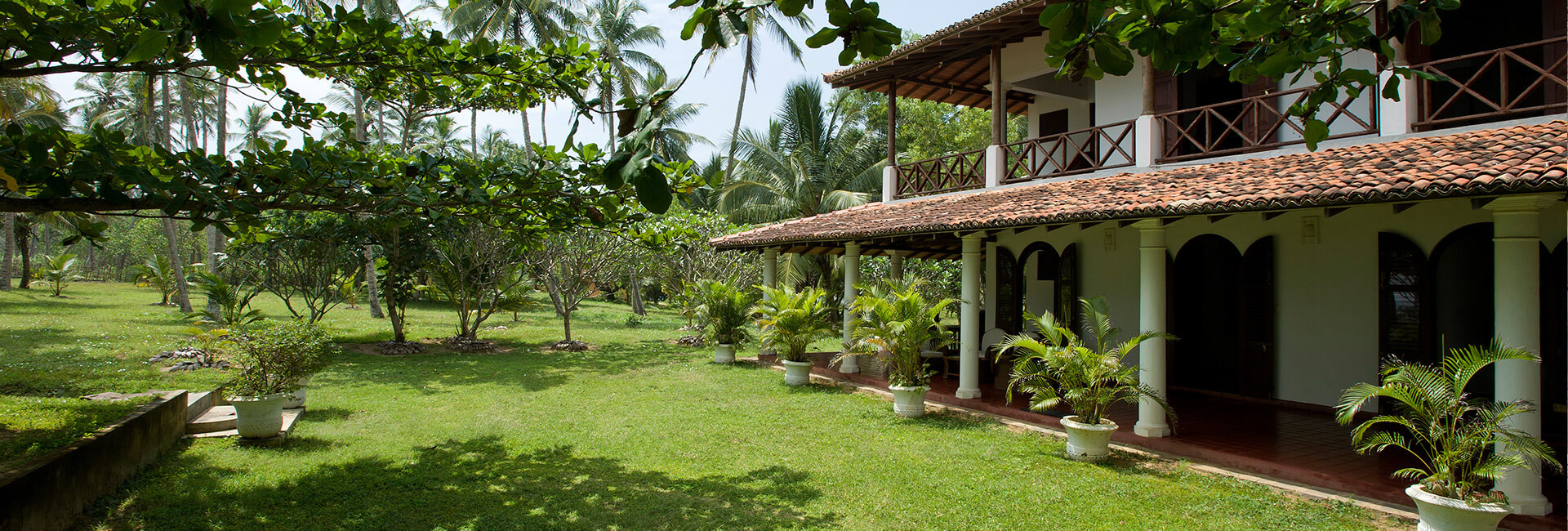 Oceans Edge - The villa and lawn